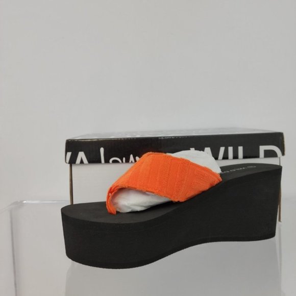 Wild Diva Platform Thong Sandals Size 9 Orange New in Box - Picture 2 of 4